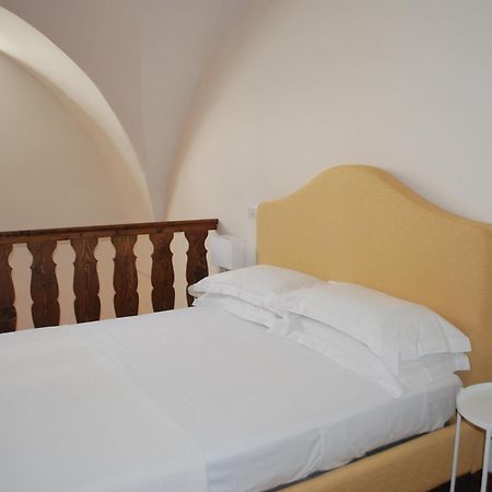 Palazzo Della Contessa - Suites & Breakfast Lecce Ngoại thất bức ảnh