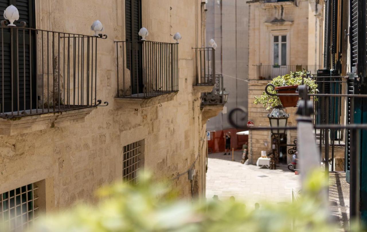 Palazzo Della Contessa - Suites & Breakfast Lecce Ngoại thất bức ảnh