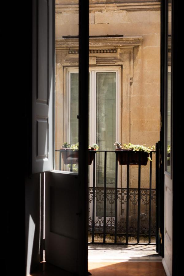 Palazzo Della Contessa - Suites & Breakfast Lecce Ngoại thất bức ảnh