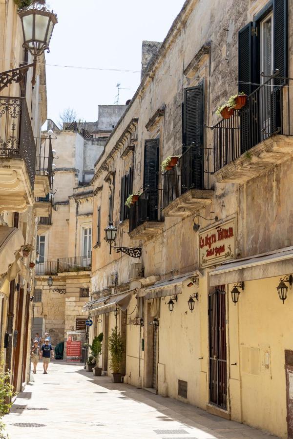 Palazzo Della Contessa - Suites & Breakfast Lecce Ngoại thất bức ảnh