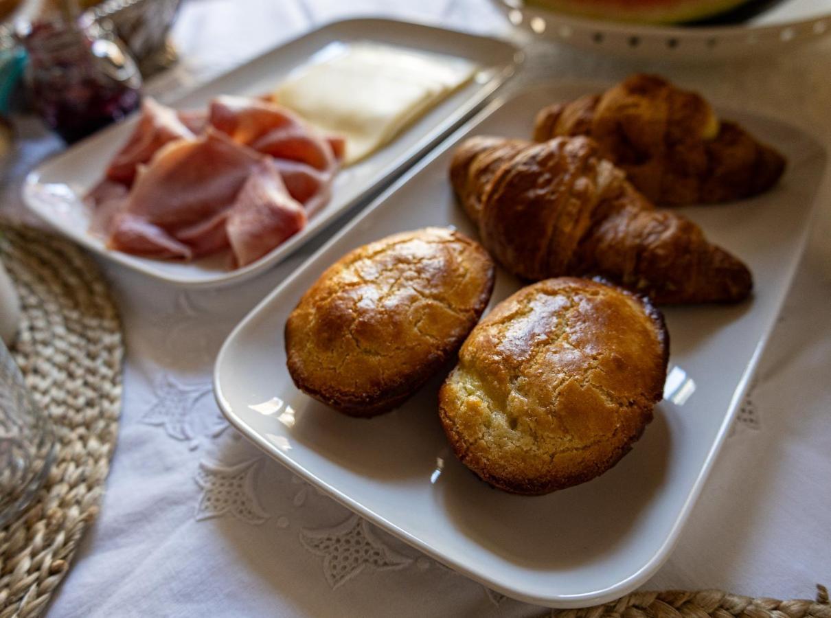 Palazzo Della Contessa - Suites & Breakfast Lecce Ngoại thất bức ảnh