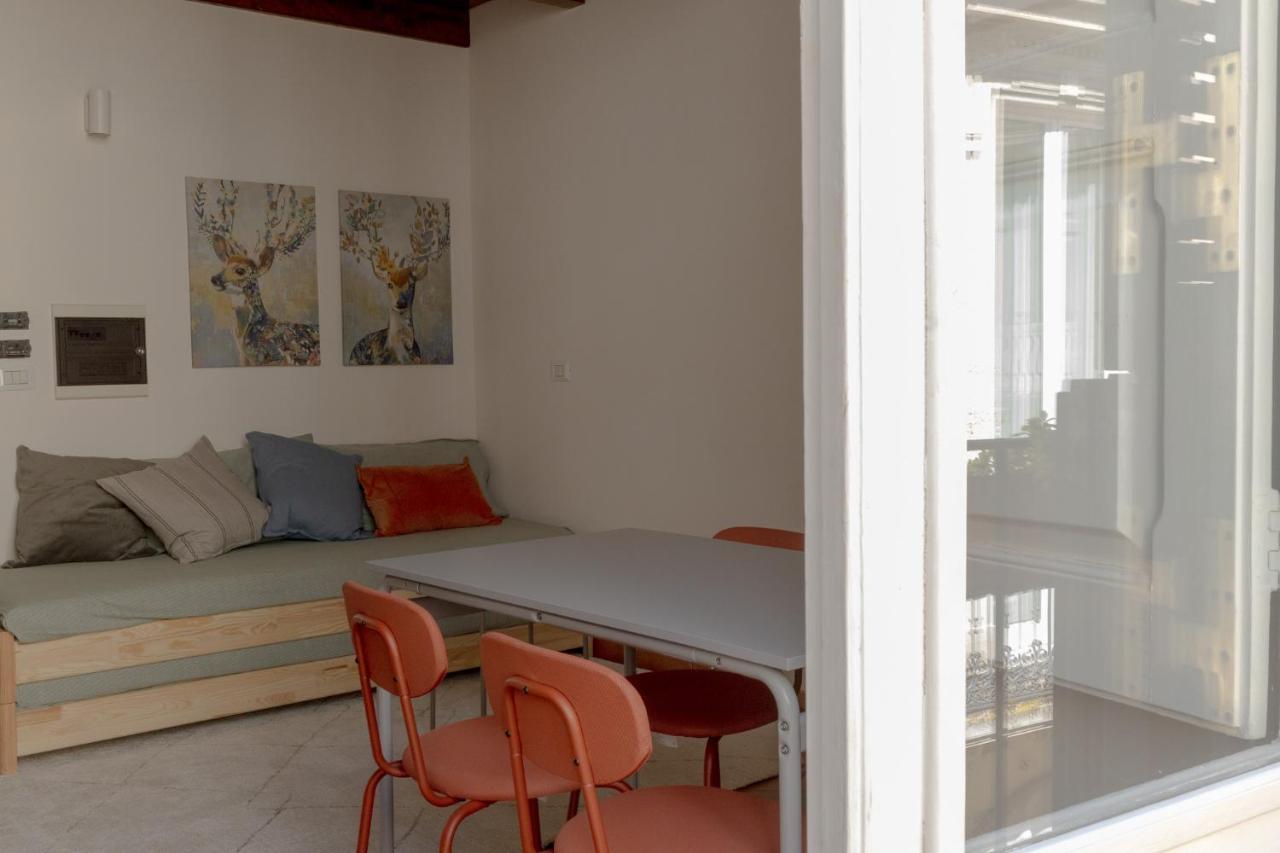 Palazzo Della Contessa - Suites & Breakfast Lecce Ngoại thất bức ảnh
