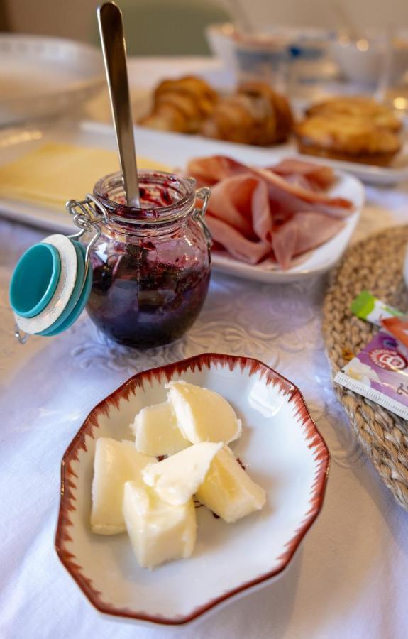 Palazzo Della Contessa - Suites & Breakfast Lecce Ngoại thất bức ảnh