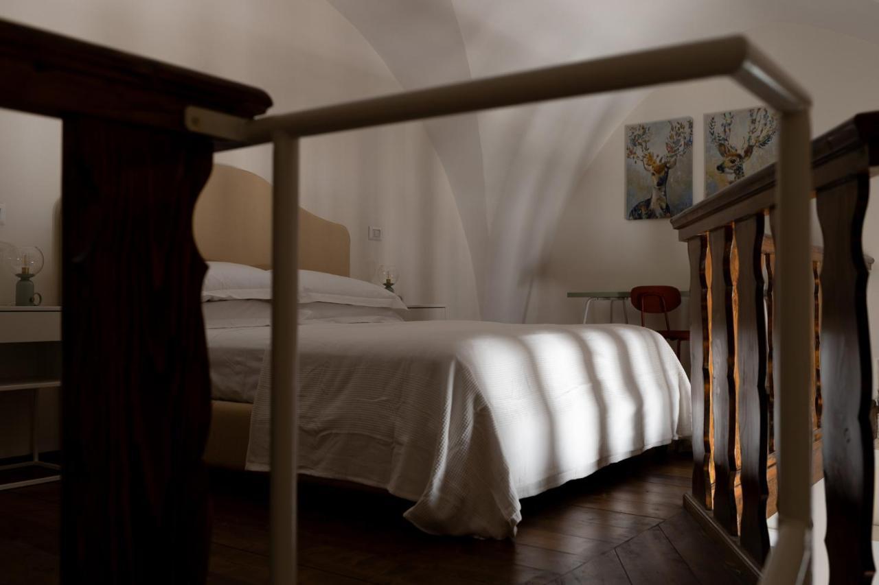 Palazzo Della Contessa - Suites & Breakfast Lecce Ngoại thất bức ảnh