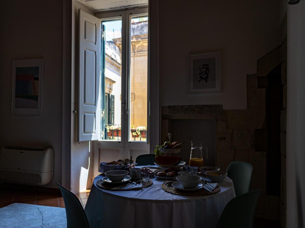 Palazzo Della Contessa - Suites & Breakfast Lecce Ngoại thất bức ảnh