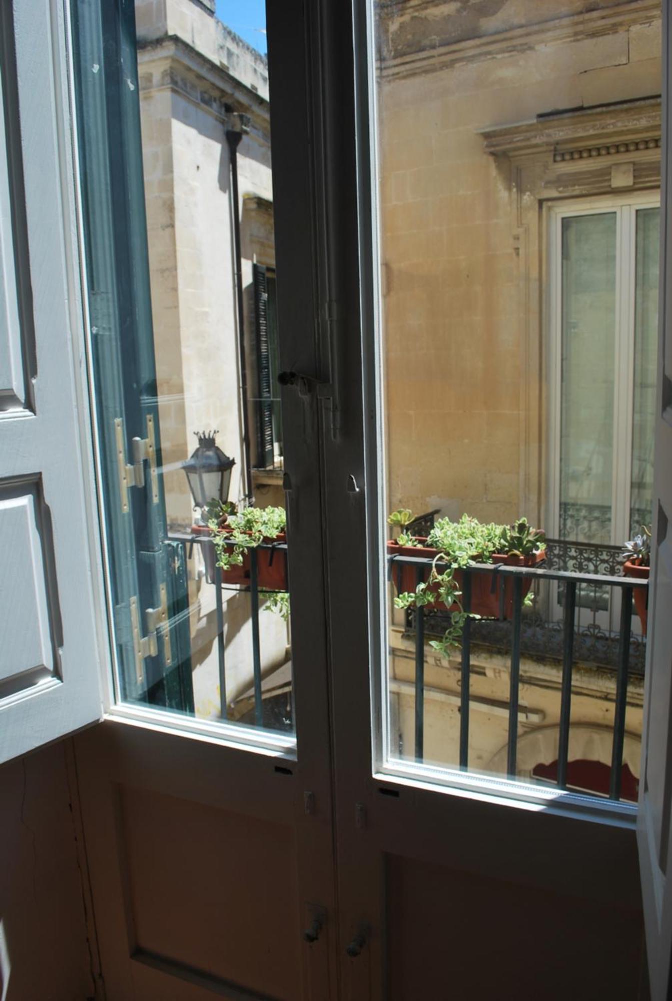 Palazzo Della Contessa - Suites & Breakfast Lecce Ngoại thất bức ảnh