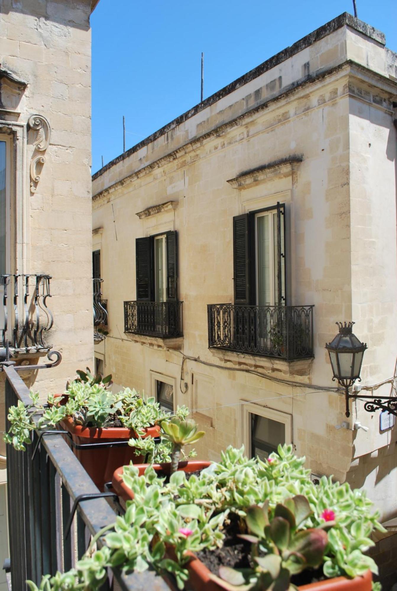 Palazzo Della Contessa - Suites & Breakfast Lecce Ngoại thất bức ảnh