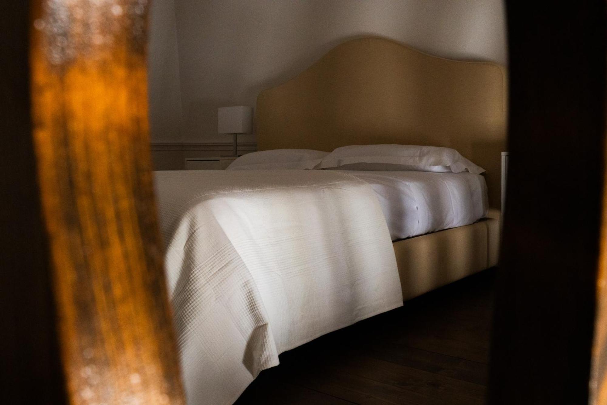 Palazzo Della Contessa - Suites & Breakfast Lecce Ngoại thất bức ảnh